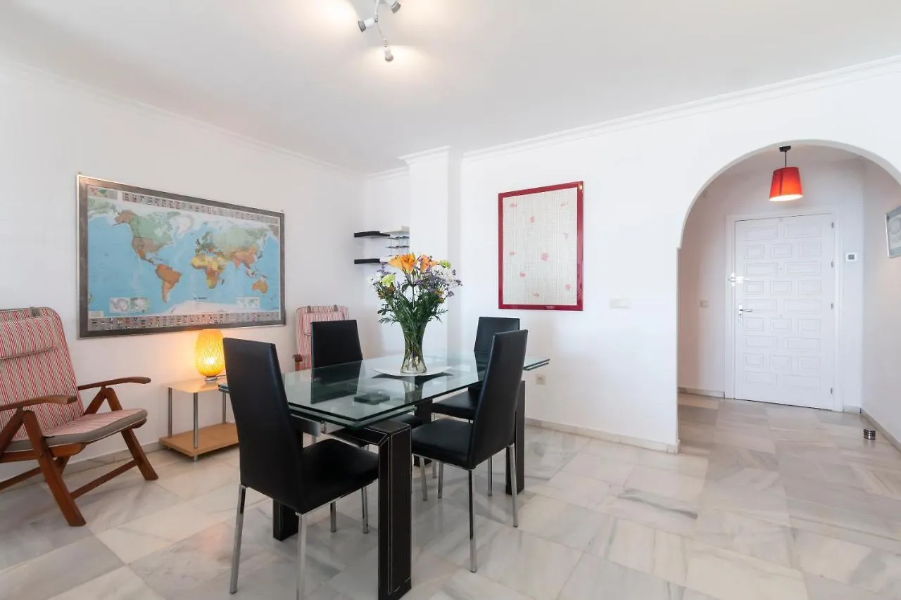 Superb Large Apartment On The Beach マルベーリャ スペイン