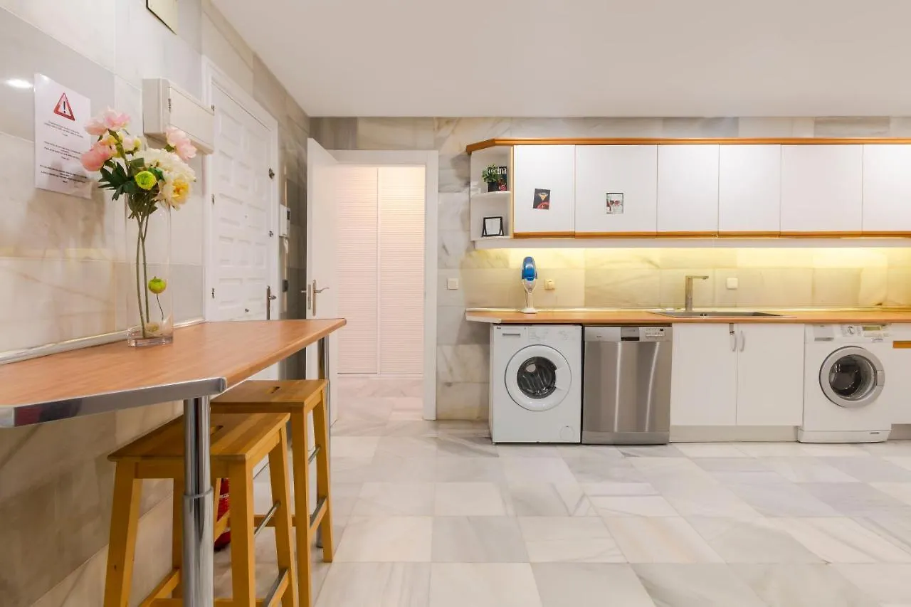 Superb Large Apartment On The Beach マルベーリャ
