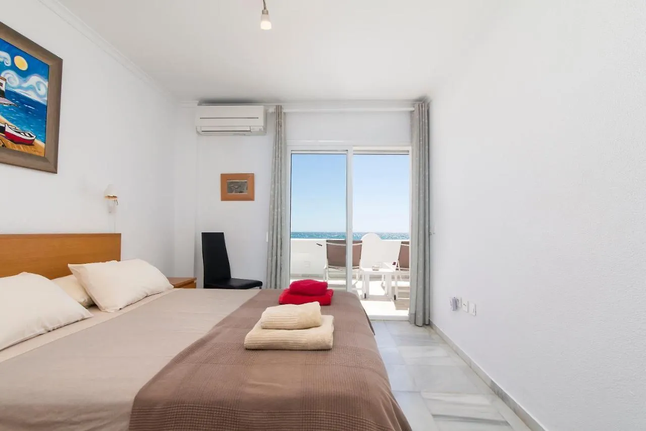Superb Large Apartment On The Beach マルベーリャ 0*,  スペイン
