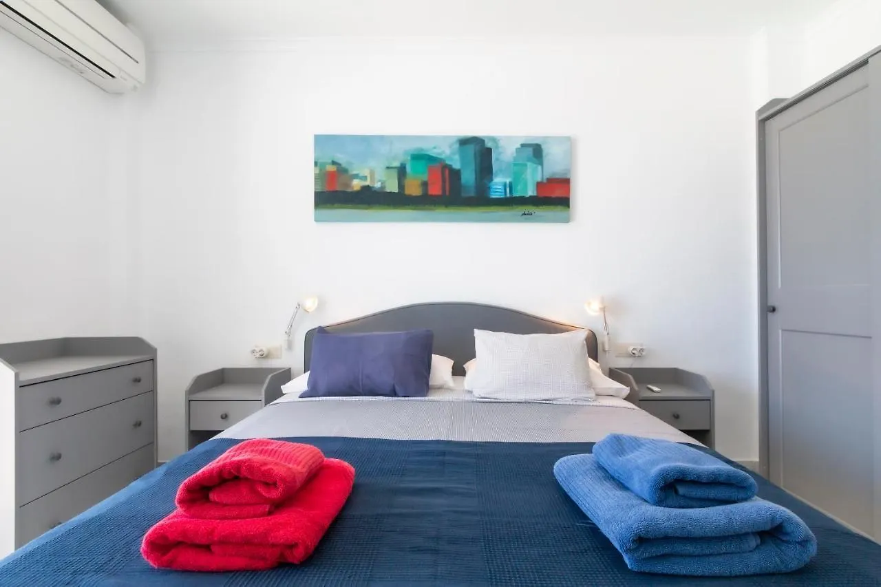 Superb Large Apartment On The Beach マルベーリャ