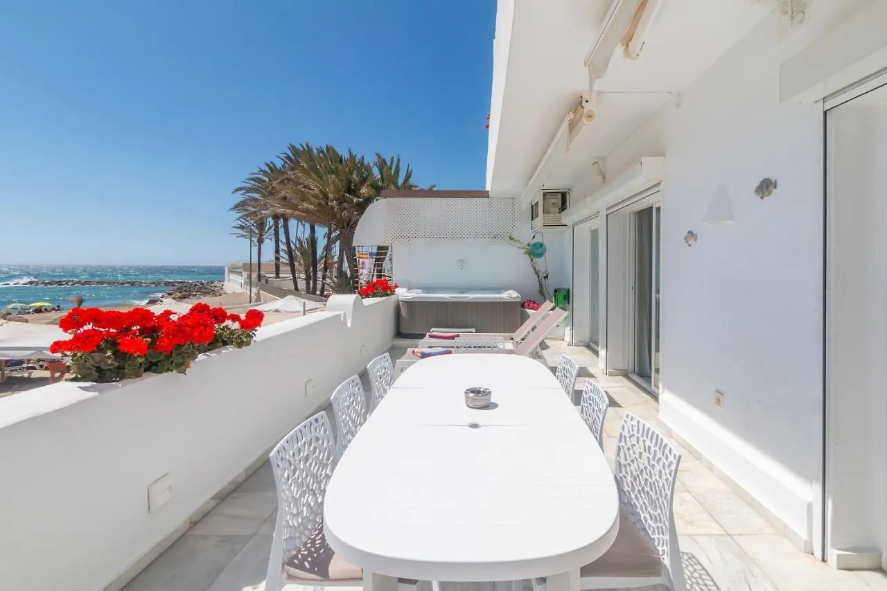 Superb Large Apartment On The Beach Marbella